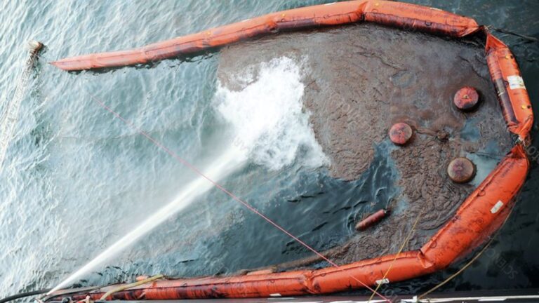 WavePlus Oil Booms